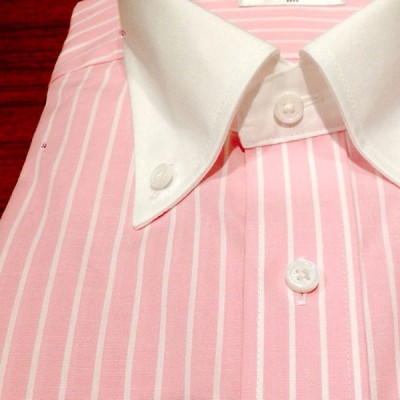 ピンクベースのクレリックシャツ
