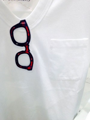 メガネ刺繍のTシャツ1