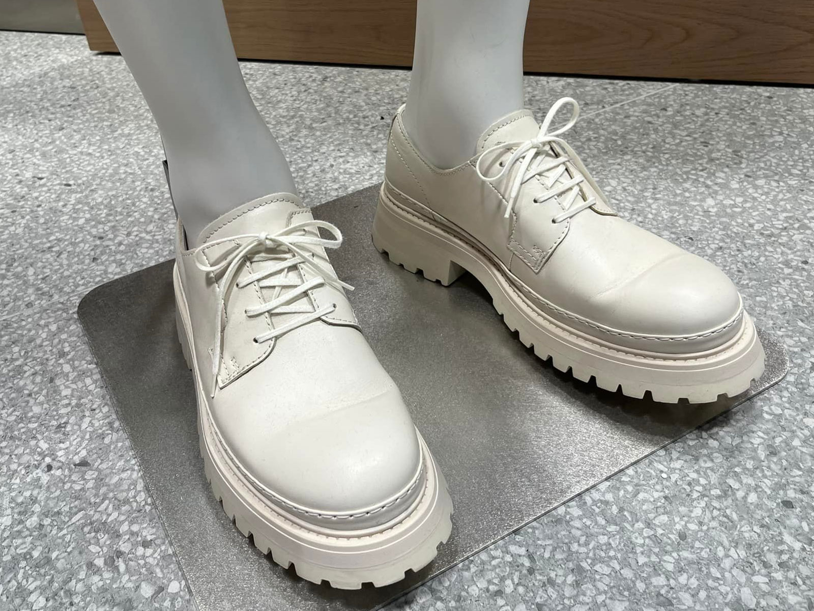 チャンクソールのカジュアル革靴（13,000円くらい）